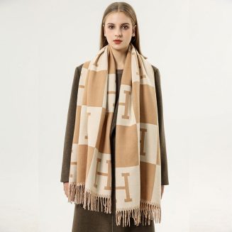 Cashmere fringed scarf